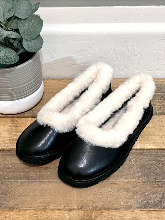 Luvvette Shoes - NWOT Luvvette Odette Faux Fur Trim Ballet Flats Black Size 6